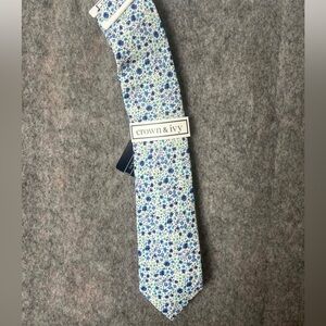 Crown & Ivy men's neck tie with a blue floral pattern  New